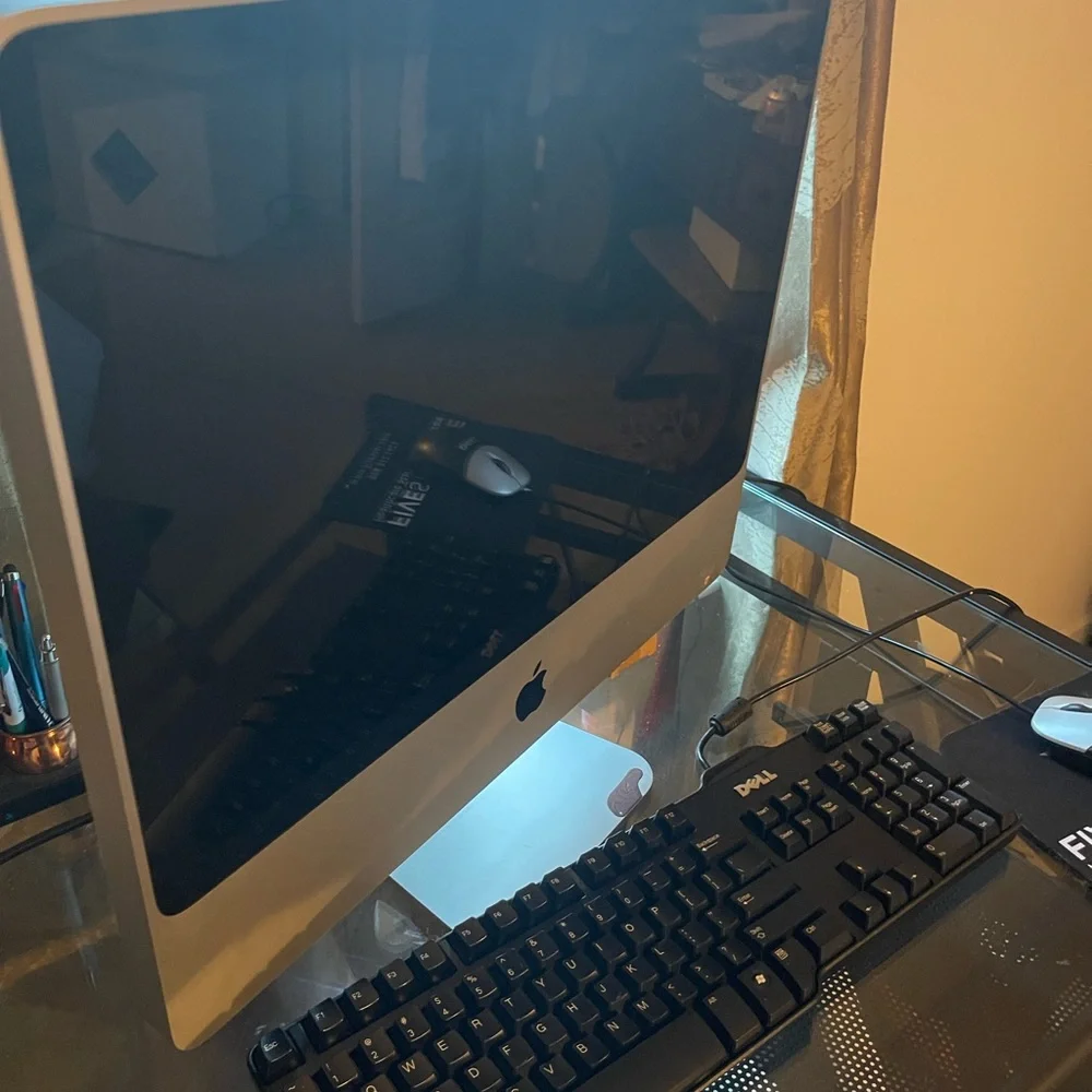 Apple desk top computer